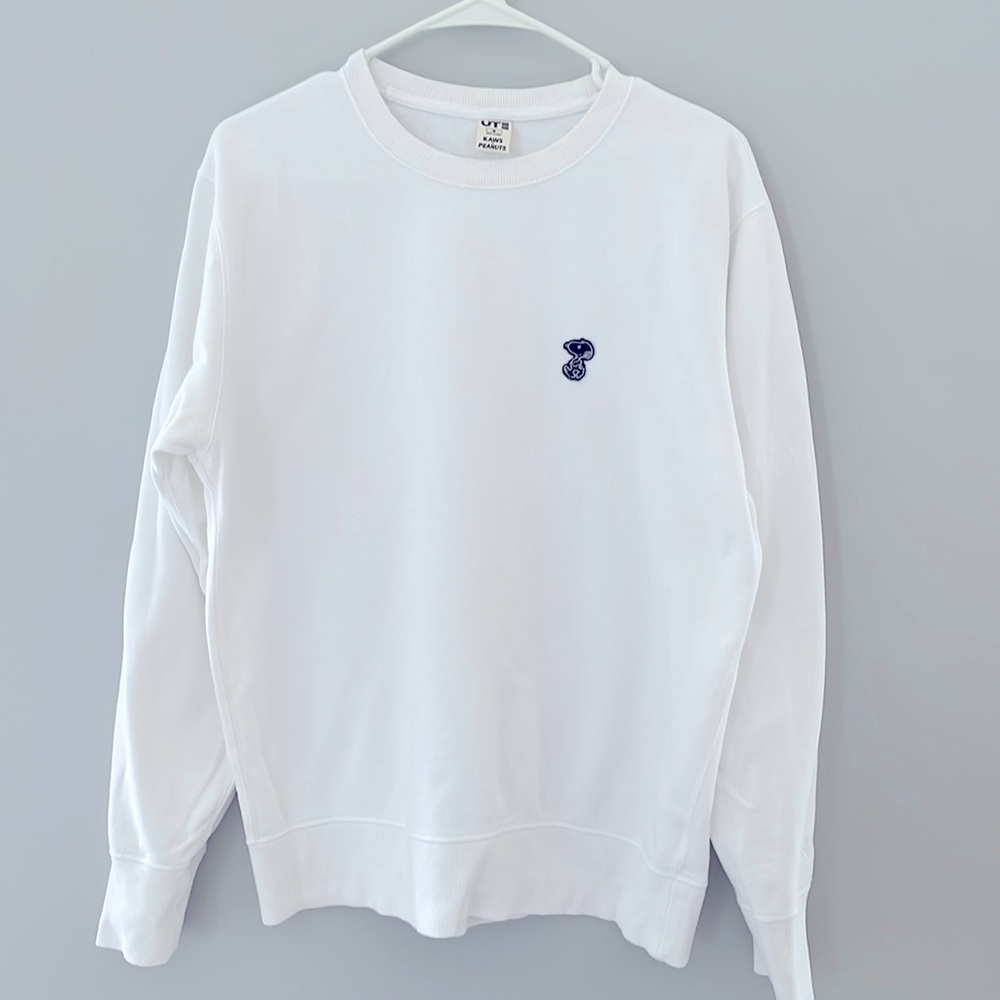 Selling lightly worn Uniqlo x Kaws x Peanuts Snoopy crewneck sweater size M